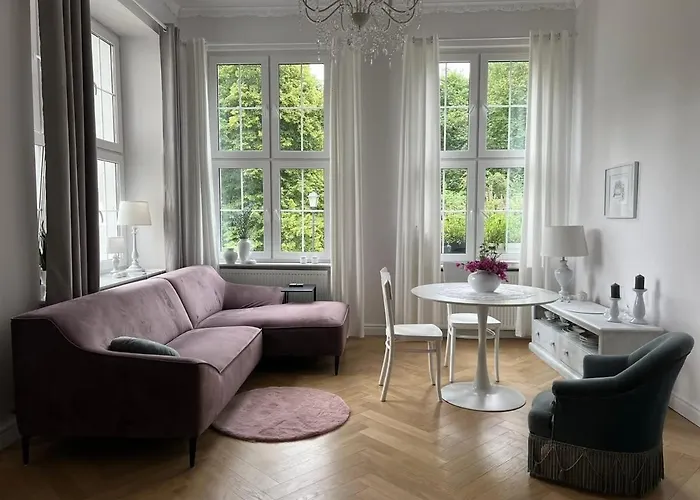 W Zaciszu Palacu Trzcinica photo